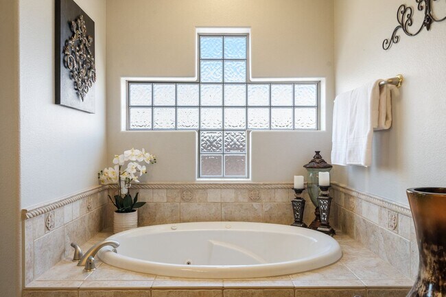 Building Photo - D20 Patio Home on the Golf Course views of...