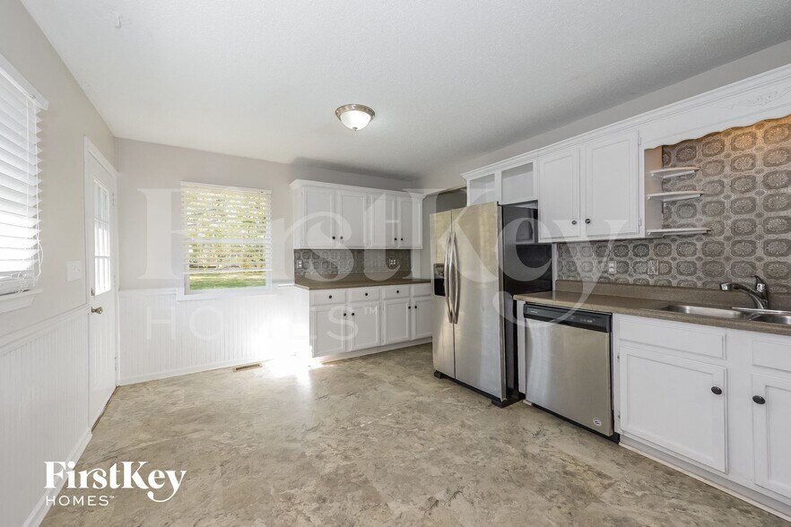 Building Photo - 201 E Hale St