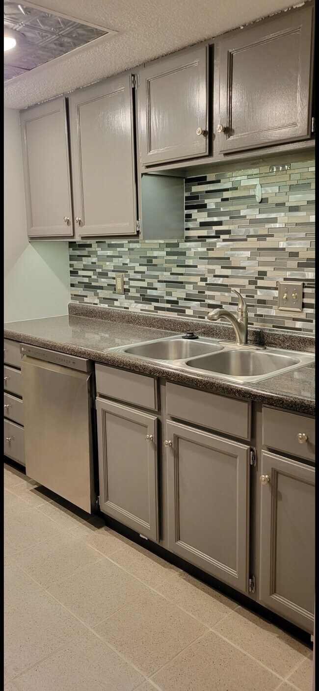 Kitchen - 2805 Ponca St