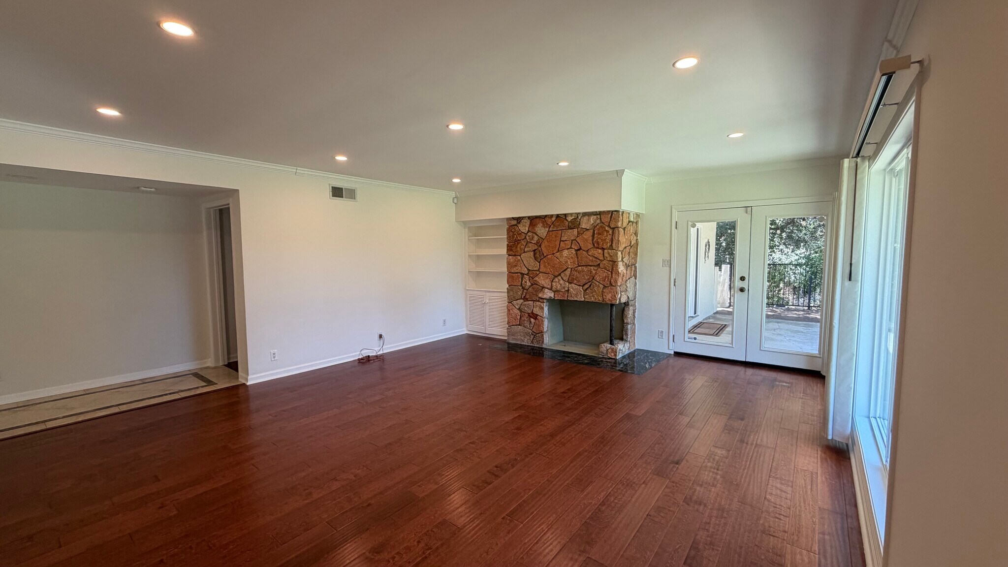 Building Photo - 1385 Greenmont Dr