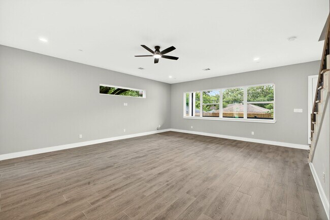 Building Photo - 4517 Larch Ln