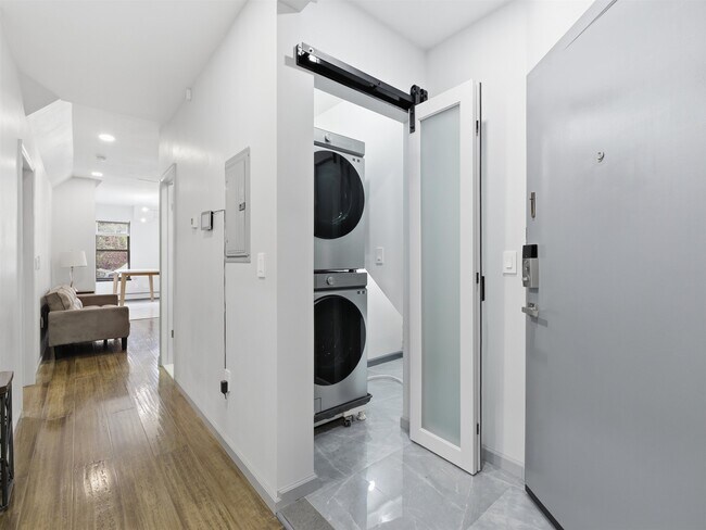 Building Photo - 232 1st St