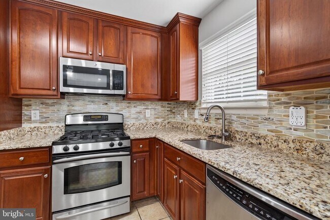 Building Photo - 12825 Fair Briar Ln