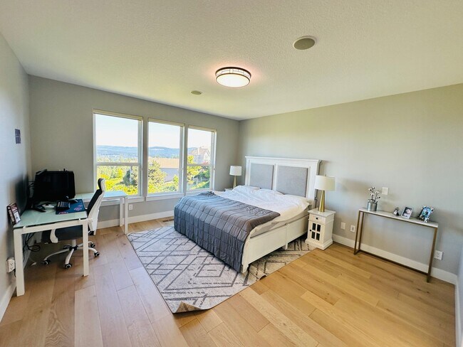 Building Photo - Stunning Custom Camas Home
