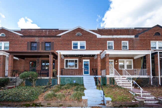 Primary Photo - 428 21st St NE