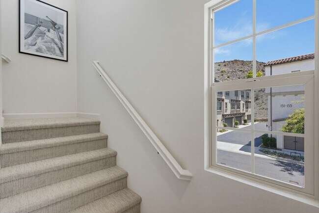 Building Photo - 956 Blackstone Dr