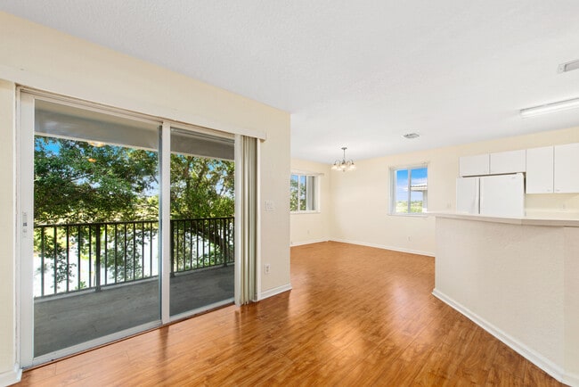 Building Photo - 8490-8496