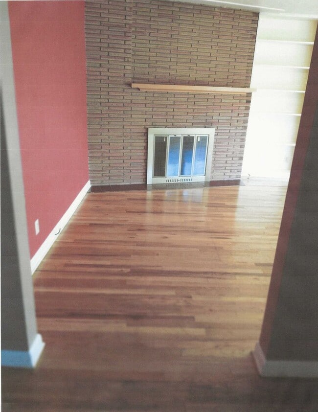 Building Photo - Available August 6th: Must See Mid Century...