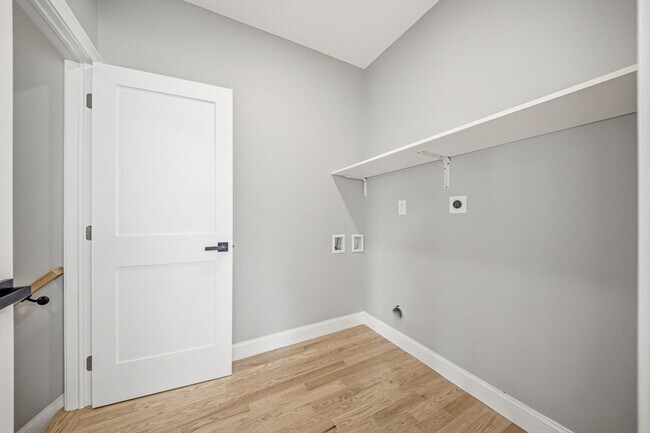 Building Photo - 9 Logan Ave