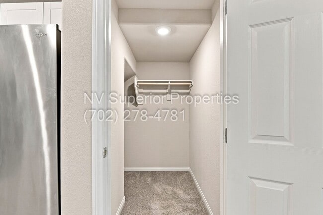 Building Photo - 7204 Sunray Point St