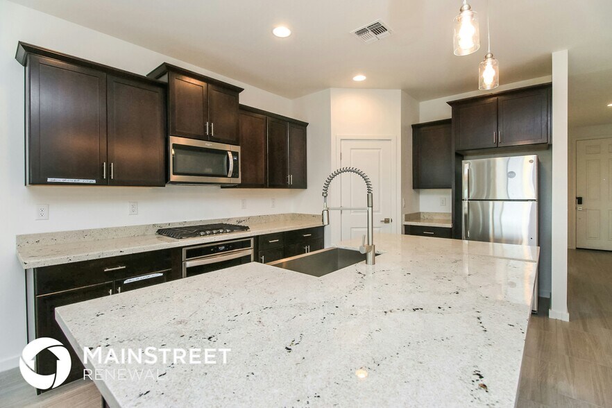 Building Photo - 4386 Greenleaf Dr