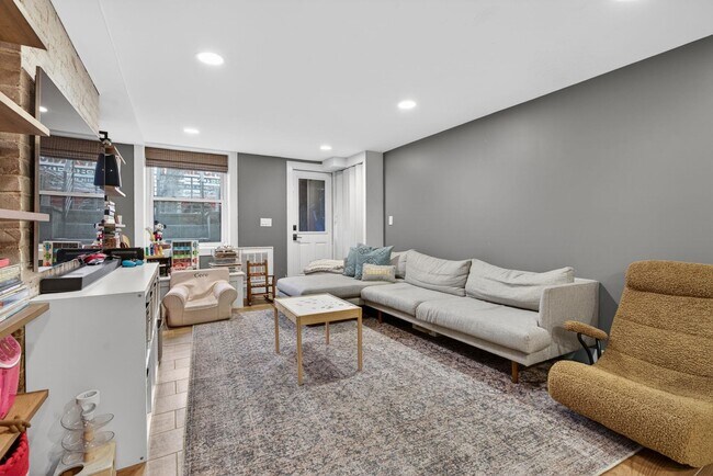 Building Photo - 926 Park Ave