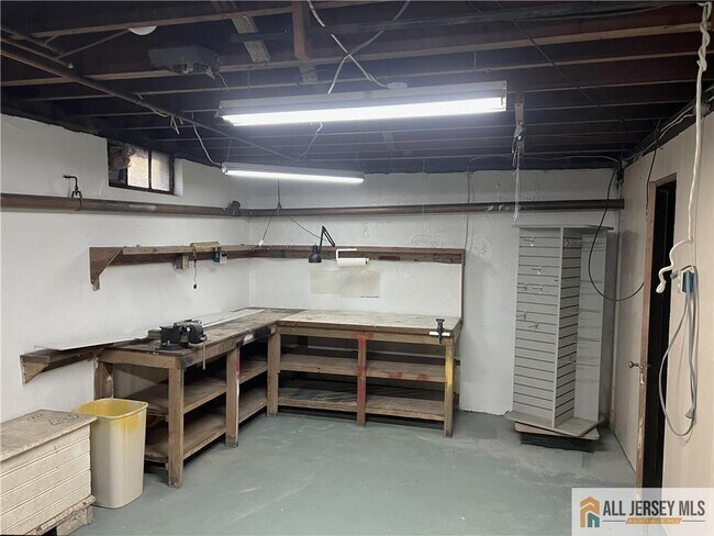 Building Photo - 11 Plainsboro Rd