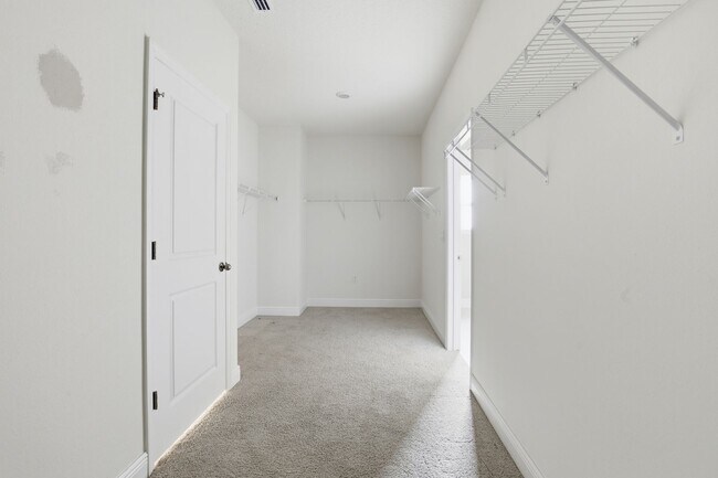 Building Photo - Finley Woods 4 bedroom 3 bath.