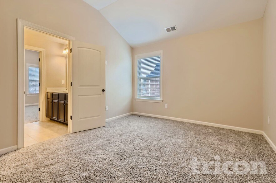 Building Photo - 216 Fannin Ln