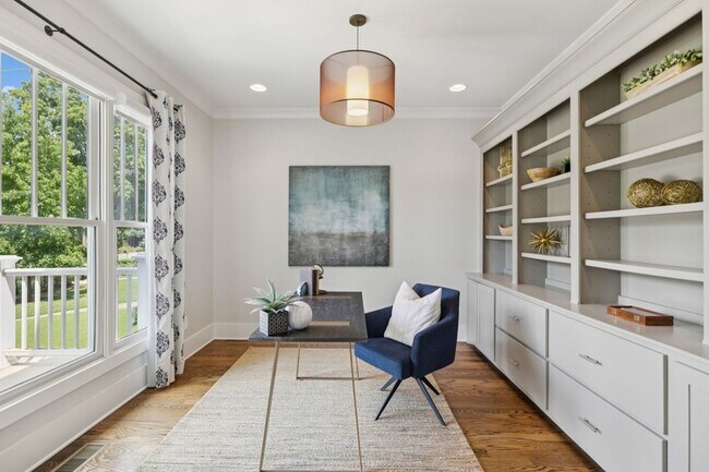 Building Photo - 2310 Vaulx Ln