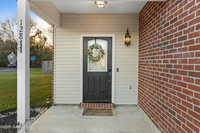 Building Photo - 128 Bottle Brush Ln