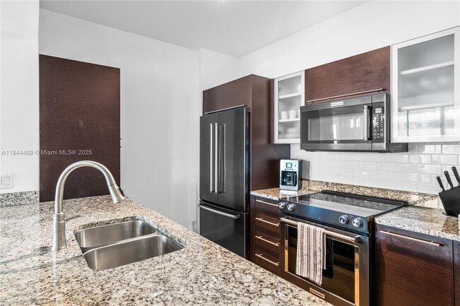 Building Photo - 951 Brickell Ave