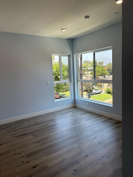 Building Photo - 10739 Kling St