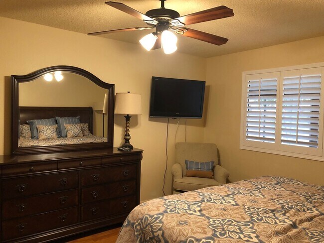 Building Photo - Lovely Home Steps Away From All the Amenities in Leisure World, in 45+ Active Adult Community Ava...