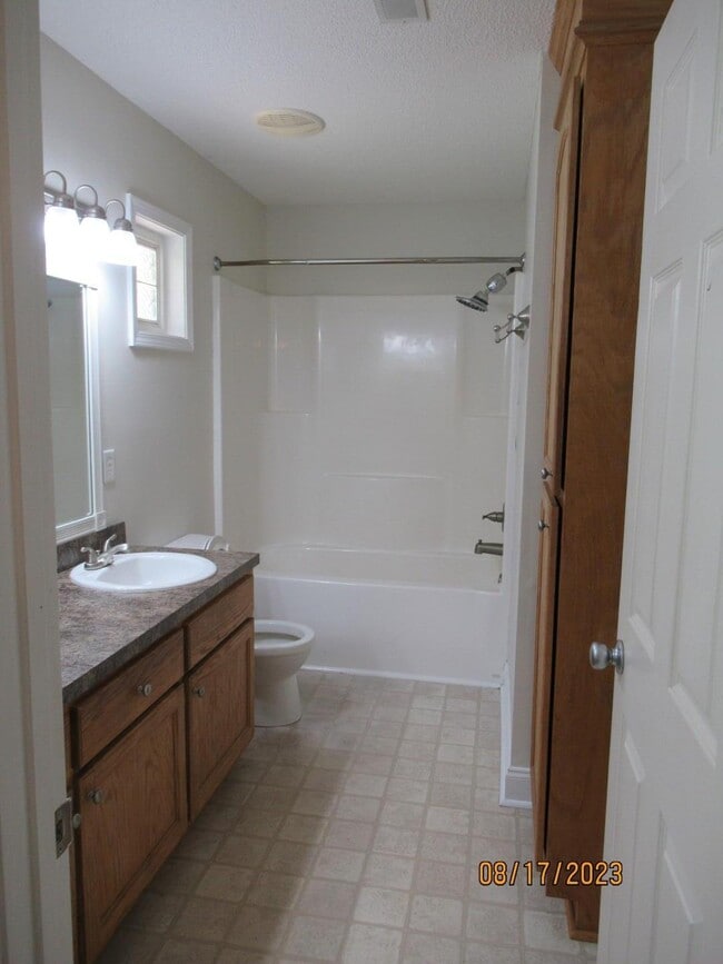 Building Photo - 4690 Great Oak Cir
