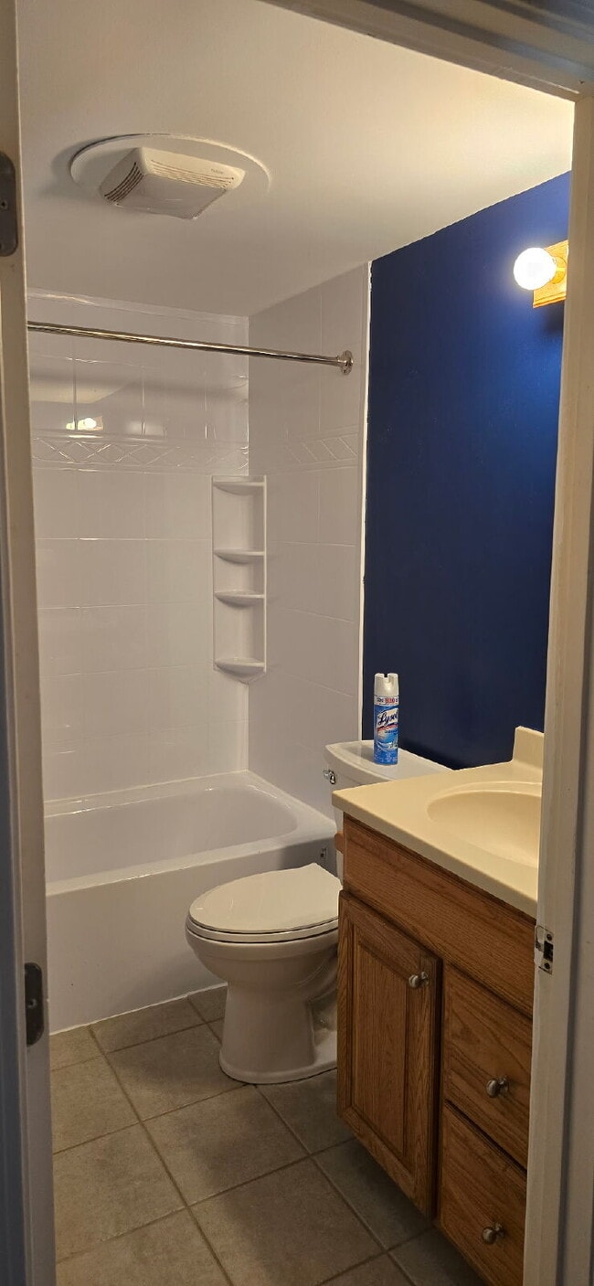 Building Photo - UPDATED!! 3 bed, 2 bath house with solar p...