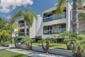 Building Photo - Beautiful Redondo Beach Townhouse