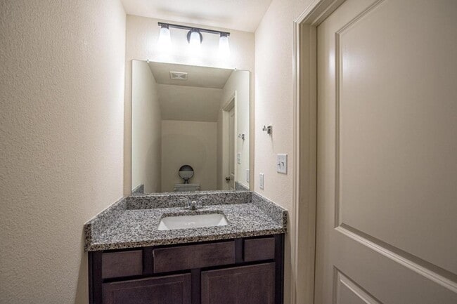 Building Photo - 102 E Fawn St