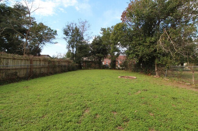 Building Photo - Updated 3BR/1BA Patio Home in Northeast Pe...