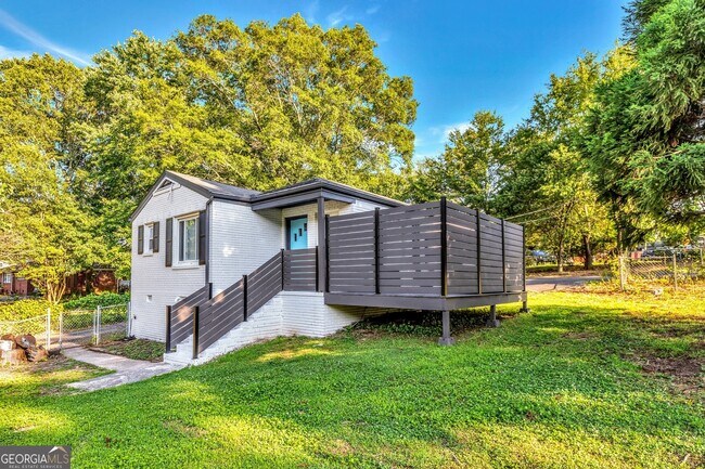 Building Photo - 811 Old Powder Springs Rd SW