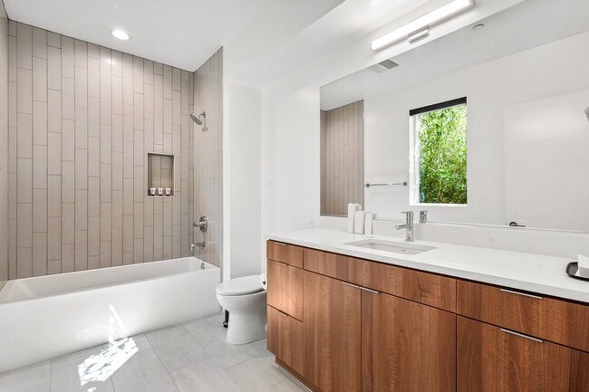 Building Photo - 1122 Panorama Way