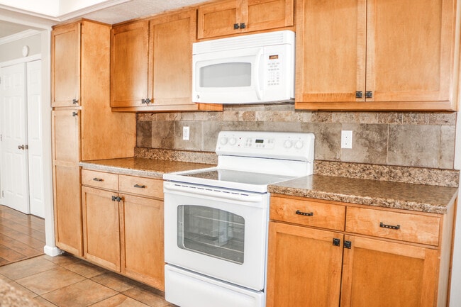 Building Photo - 816 Marimba Dr