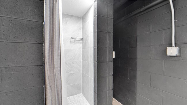 Building Photo - 288 Oakridge Dr