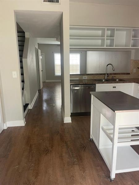 Building Photo - 8021 Sanibel Dr