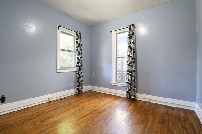 Building Photo - 605 Mathews St