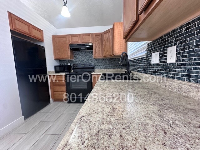 Building Photo - NO DEPOSIT option available for qualified ...