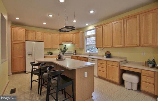 Building Photo - 15417 Duckling Pl