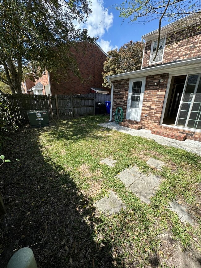 Building Photo - 951 Beresford Ct
