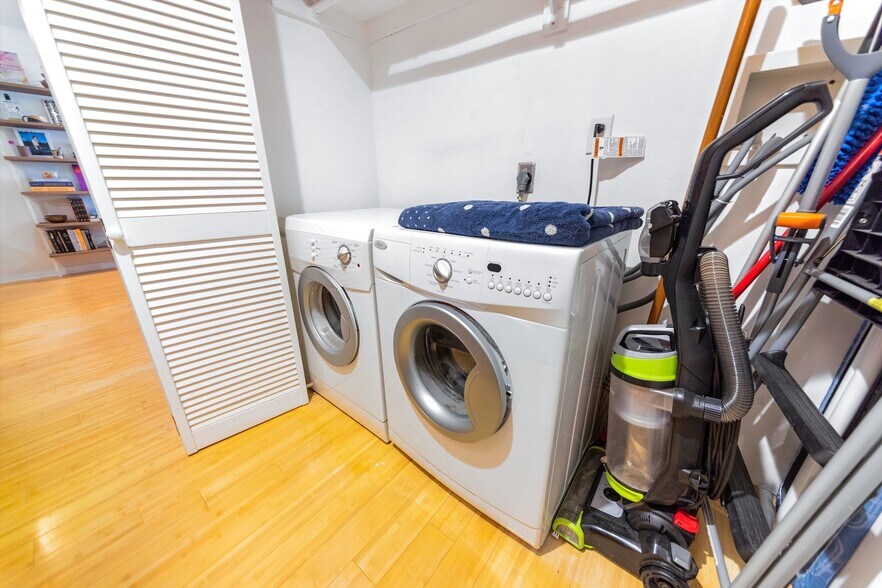 Washer/Dryer in unit. - 1255 10th St