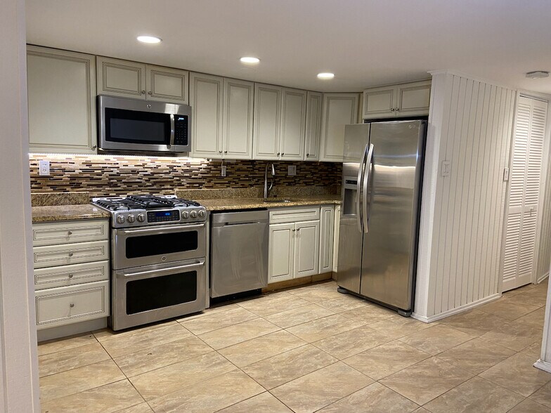 Kitchen - 112 3rd St NE