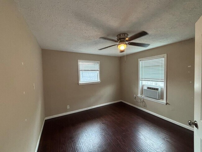 Primary Photo - 207 Frawley St