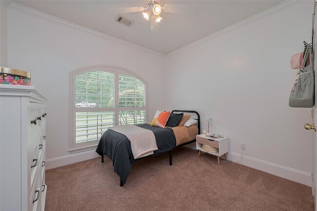 Building Photo - 2405 Chantilly Ln