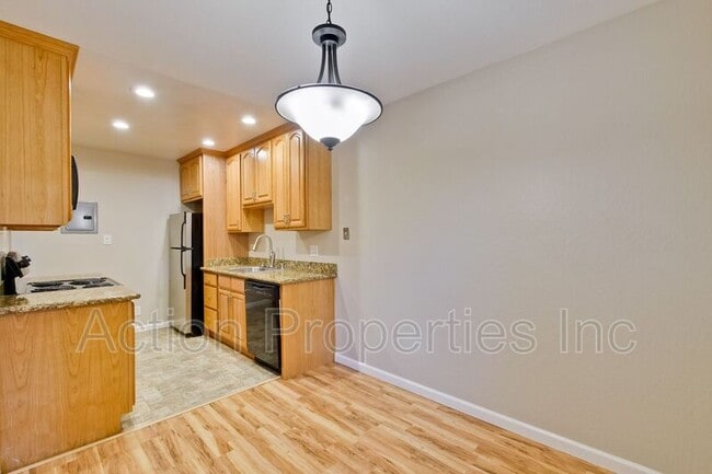Building Photo - 505 Cypress Point Dr