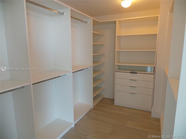Building Photo - 17111 Biscayne Blvd