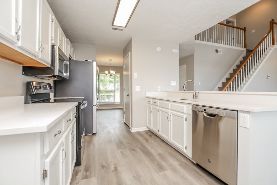 Building Photo - 3108 Creekview Ln