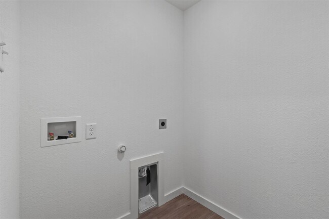 Building Photo - 719 Maple Row