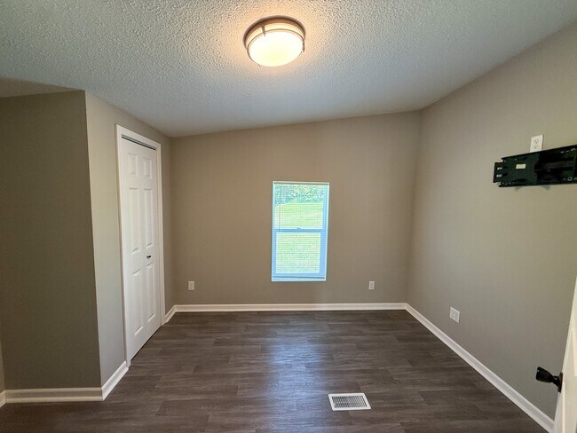 Building Photo - 5693 US-40