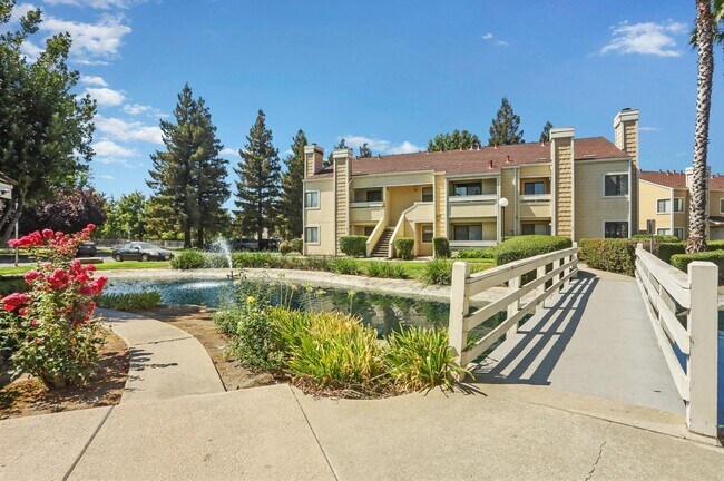 Building Photo - 1719 Pyrenees Ave