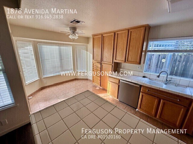 Building Photo - 1878 Avenida Martina