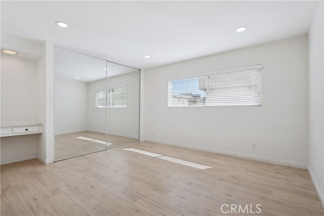 Building Photo - 5330 Zelzah Ave